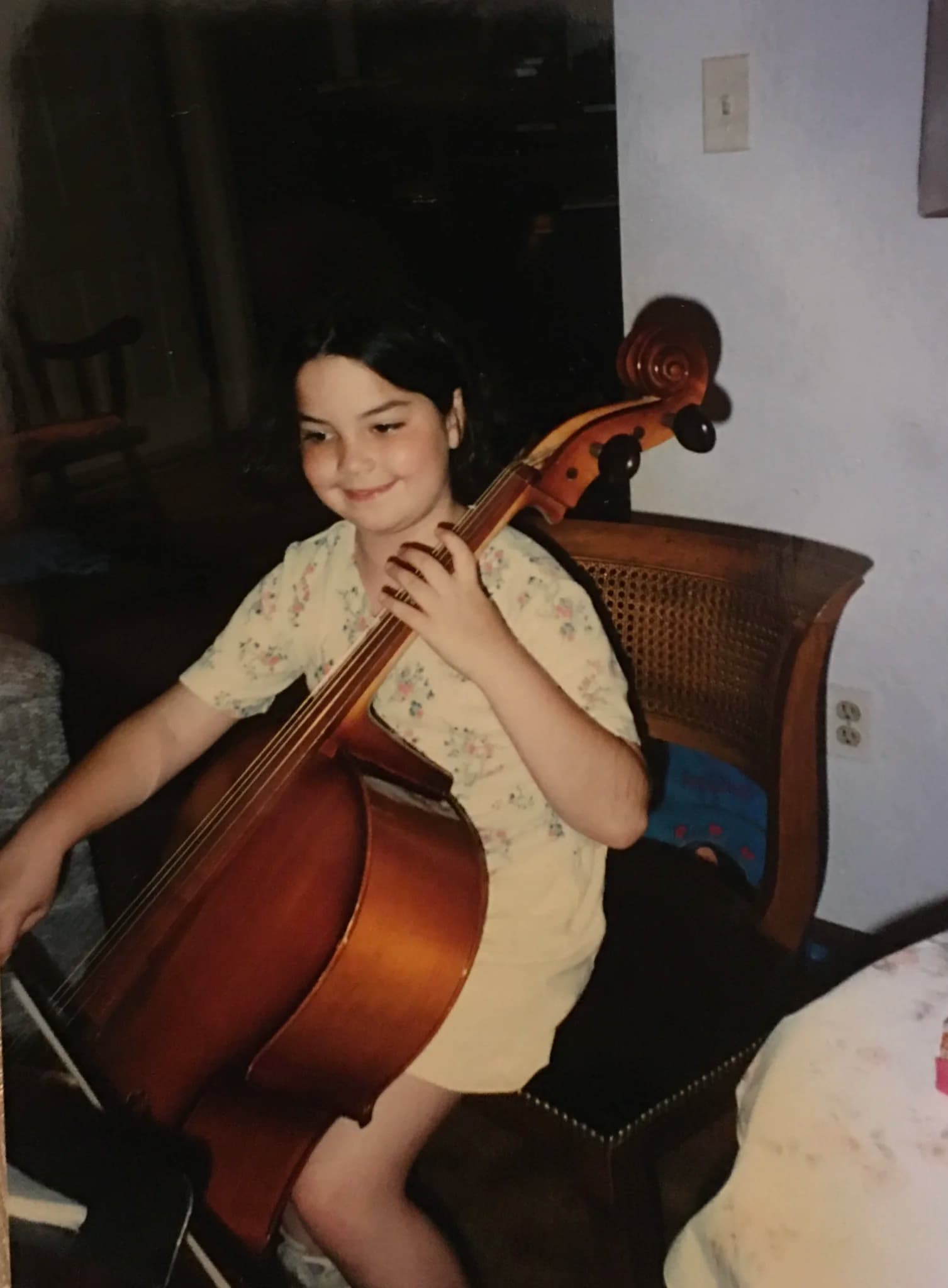Nicole Schmitz playing cello
